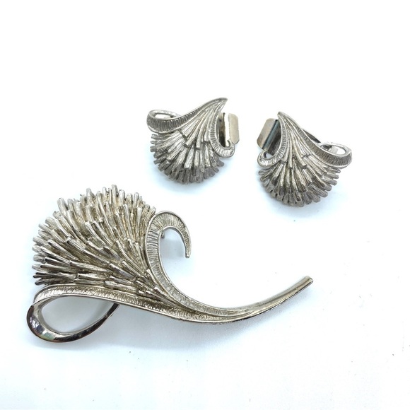 Silvertone Thistle Brooch & Clip On Earrings Set Vintage - Picture 6 of 8